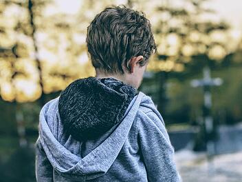 Volkach: Fremder greift pl&ouml;tzlich Neunj&auml;hrigen an &ndash; Polizei sucht Zeugen