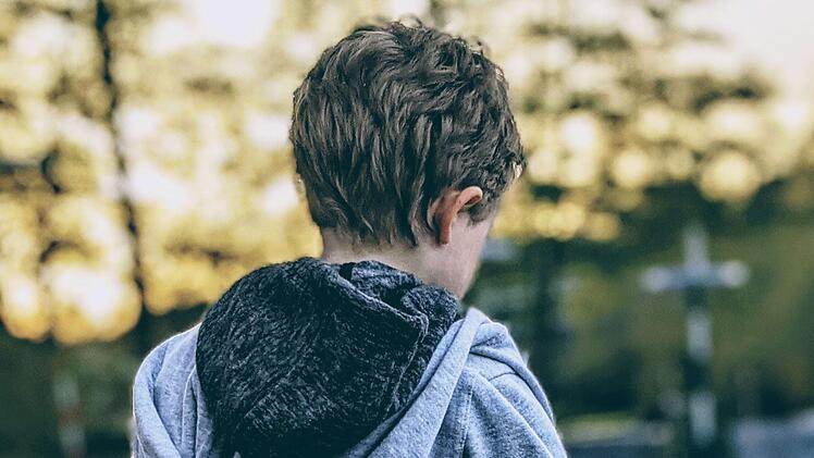 Volkach: Fremder greift pl&ouml;tzlich Neunj&auml;hrigen an &ndash; Polizei sucht Zeugen