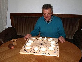 Kurt Markert kann in Zwiebeln lesen, wie das Jahr wird. Foto: wo