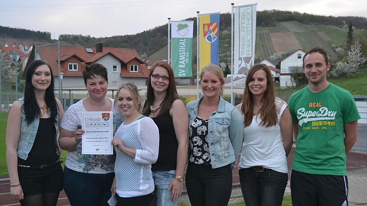 Die die Damenfußballmannschaft erhielt eine Auszeichnung als Mannschaft des Jahres.