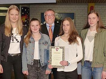 Die Sch&uuml;lerinnen des Clavius-Gymnasiums wurden in der Wettkampfklasse III (Jahrg&auml;nge 2002/03) deutsche Meister im Basketball. Foto: Stadt