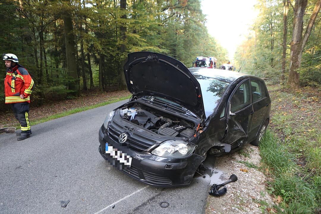Auf Gegenfahrbahn geraten: Auto überschlägt sich im Kreis Erlangen-Höchstadt
