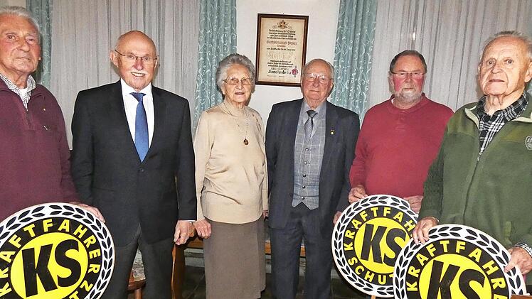 Der stellvertretende KS-Pr&auml;sident Reinhold Gleichmann (Zweiter v.l.) nahm in Kulmbach die Ehrung verdienter und langj&auml;hriger KS-Mitglieder vor: (v.l.) Hans Schappert (40 Jahre Mitglied und 20 Jahre Kassenverwalter), Betty Wohlrath (bei Festlichke...