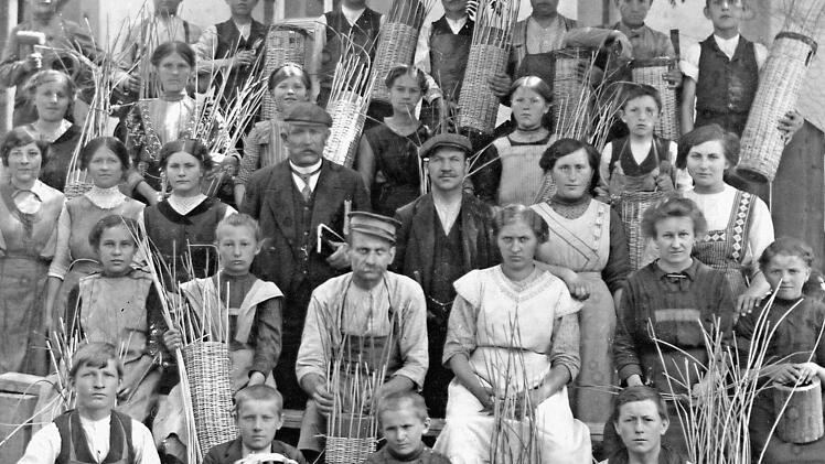 Eine Geschosskorbfabrikation gab es auch in Stockheim in der Puppenfabrik A. Och. Repros: Gerd Fleischmann