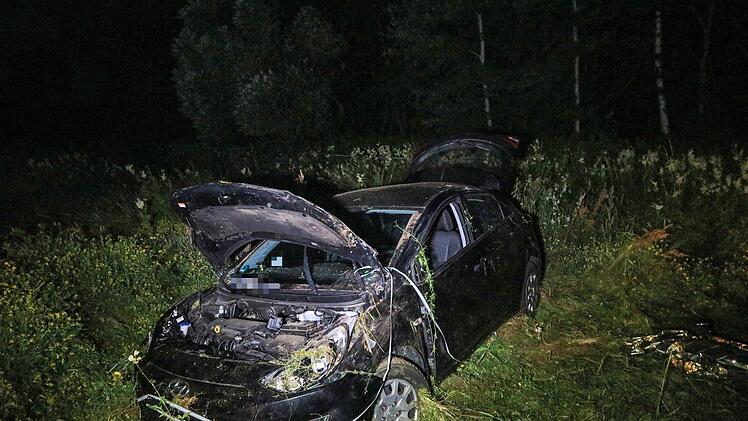 Im Kreis Bamberg hat sich in der Nacht auf Freitag (6. Juli 2019) ein schwerer Unfall ereignet. Foto: Merzbach/News5