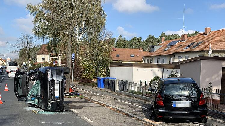 In der Vorjurastra&szlig;e in N&uuml;rnberg &uuml;berschlug sich am Montagmorgen ein Audi. Ein 79-J&auml;hriger wurde dabei schwer verletzt und ins Krankenhaus gebracht. Foto: NEWS5 / Friedrich