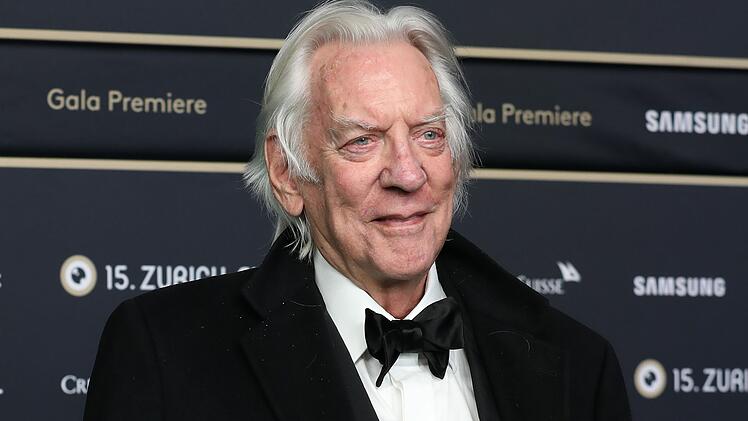 Donald Sutherland versuchte sich am Anfang seiner Karriere als Stand-up-Comedian, danach avancierte der im Juni 2024 verstorbene Kanadier zu einer Hollywood-Legende.
