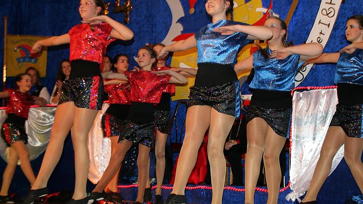 Schwungvoller Vortrag in tollen Box-Kostümen: die Dietersdorfer Tanzgruppe Flying Feet. Foto: Bettina Knauth