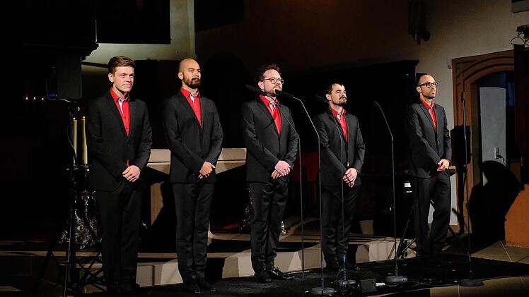Viva Voce, das sind Bastian Hupfer und David Lugert (beide Tenor), Mateusz Phouthavong (Bariton), Heiko Benjes (Bass) und Jörg Schwartzmanns (Mouth-Percussion / Bariton). Foto: Gerd Schaar