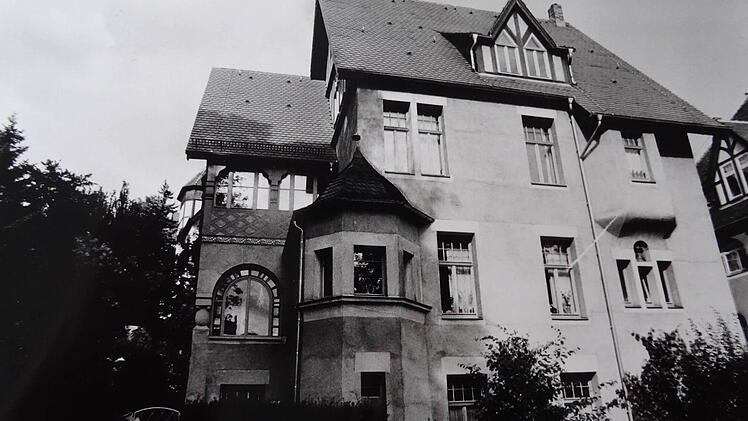 Am Beginn der Alexandrinenstraße steht diese von Baumeister und Architekt Otto Leheis 1903 errichtete Villa, die in historisierendem Jugendstil gehalten ist.Foto: Archiv