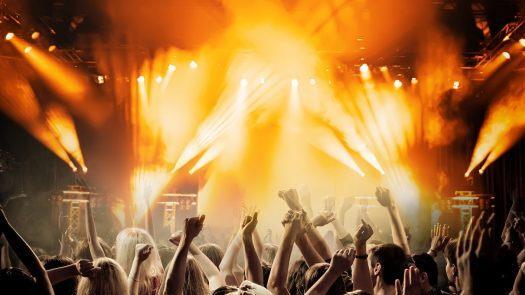 Beim Feiern irgendwo das Bier stehen lassen oder der T&uuml;rsteher, der das Getr&auml;nke einkassiert. Mit diesen Gadgets wird dir das nicht mehr passieren. Symbolbild: 4339272/pixabay.com