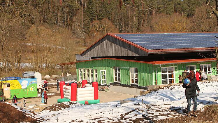 Die ehemalige Holzhalle des Sägewerks wurde für die neue Nutzung entsprechend umgebaut.