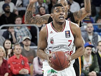 Vor allem in der Anfangsphase zeigte Ryan Thompson seine Klasse in der Offensive. Auf Grund seiner hohen Foulbelastung stand er aber nur gut 16 Minuten auf dem Feld. Foto: sportpress