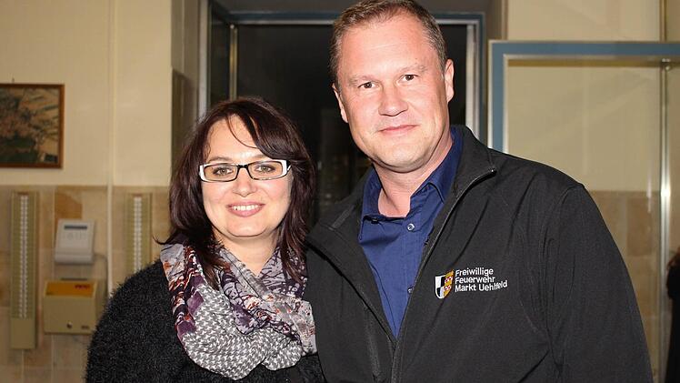 Gespannt warteten Norbert Stoll und Ehefrau Yvonne auf den Wahlausgang.