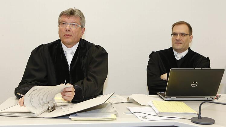 Oberstaatsanwalt Bernhard Lieb (l.) fordert 15 Jahre Haft für ehemaligen Chefarzt. Foto: Matthias Hoch