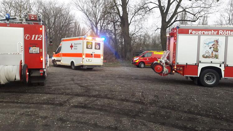 Rettungseinsatz der Feuerwehr Baiersdorf: Zwei Jungen mit Floß auf einsamer Insel in Regnitz gestrandet