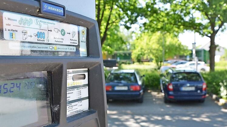 Die Parkscheinautomaten an der Sch&uuml;tt m&uuml;ssen, einen positiven Beschluss im Bauausschuss vorausgesetzt, umger&uuml;stet werden. Das sollte bis nach dem Altstadtfest geschehen sein, sagte B&uuml;rgermeister Hacker.