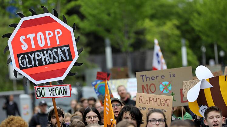Mit der Übernahme von Monsanto,  Erfinder des umstrittenen Total-Herbizids Glyphosat, hat sich Bayer ein Milliarden-Grab geschaufelt.dpa