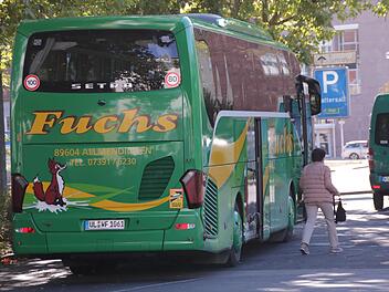 Der Parkplatz am Tattersall ist bereits jetzt für das Reisebusaufkommen in Bad Kissingen oft zu klein. Mit dem Welterbetitel wird erwartet, dass die Zahl der Reisegruppen weiter zunimmt. Foto: Benedikt Borst
