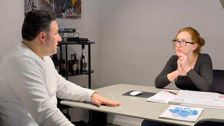 Ein neues Medikament macht Lena Hoffnung, dass sie ein Jobangebot annehmen kann: "Ich habe richtig viel Bock auf arbeiten!"