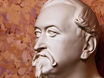 Herzog Ernst II. (Büste im Spiegelsaal des Landestheaters Coburg). Fotos: Jochen Berger