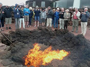 Im Nationalpark Timanfaya und den Feuerbergen bekam man demonstriert, wie auch heute noch das Feuer unter den Füßen brodelt.