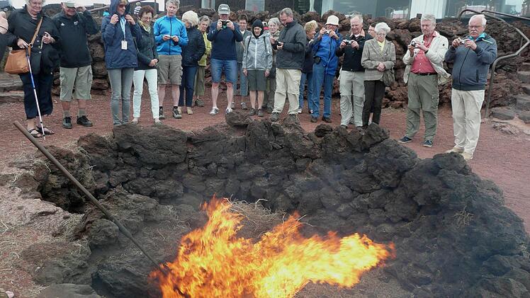 Im Nationalpark Timanfaya und den Feuerbergen bekam man demonstriert, wie auch heute noch das Feuer unter den Füßen brodelt.