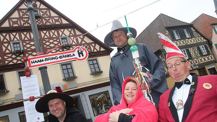 Mit einem Scherz übers "Haam-Bring-Bänkla" eröffnete der SKK die Saison 2018/19. Matthias Einwag