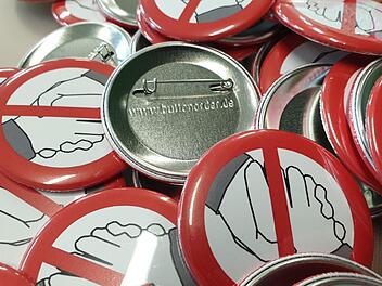 Nachgefragter Artikel: Die "No-Handshake" Buttons der Coburger Firma Buttonorder.Button Order