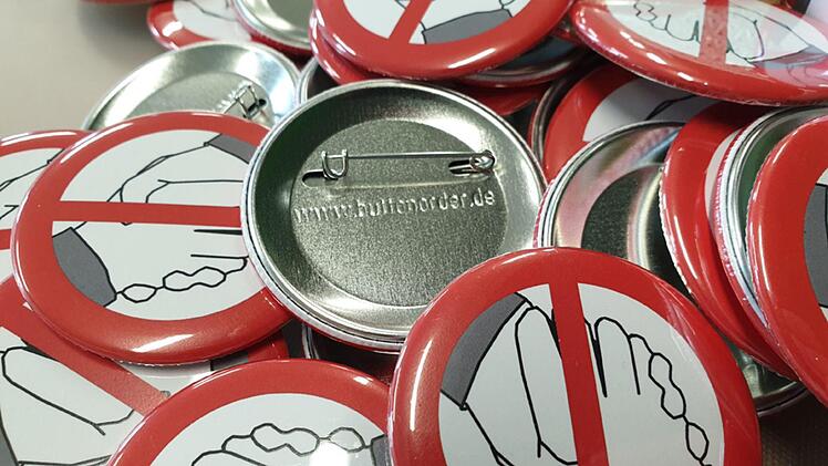 Nachgefragter Artikel: Die "No-Handshake" Buttons der Coburger Firma Buttonorder.Button Order