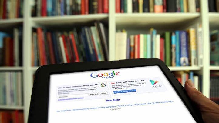 Durch das Internet lassen sich Bücherregale öffnen.  Foto: Dieter Britz