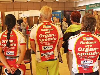Das Trikot ist Programm: Mit ihrer Radtour machen die Teilnehmer Werbung für Organspenden.  Fotos: ks