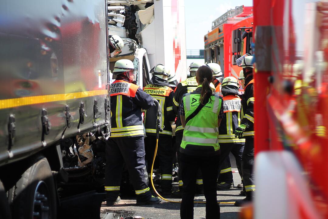 Lkw-Fahrer überlebt Unfall nicht