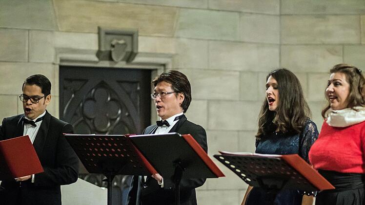 Vor zahlreichen Zuhörer in St. Augustin gestaltete das Coburg "Cosmopolitan Quintett" ein vielsprachiges Konzert zum Advent.Foto: Jochen Berger