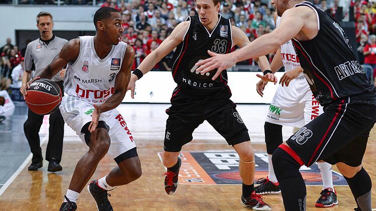 Schütze Jamar Smith Foto: David Ebener/dpa