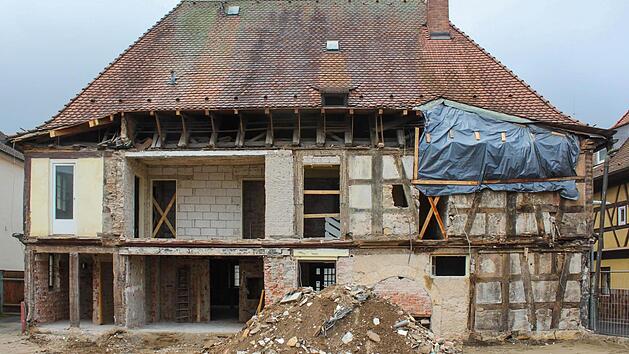 Im hinteren Bereich der "Schwanenbr&auml;u" wurde der Anbau bereits abgerissen. Alle Fotos: Anette Schreiber