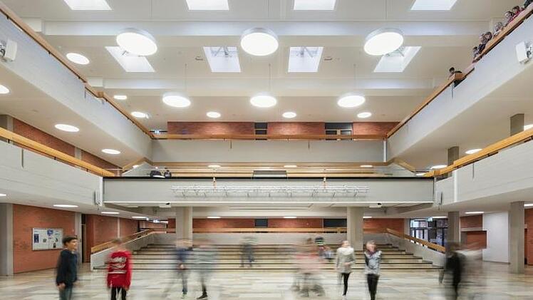 Georg-Hartmann-Realschule Forchheim, Generalsanierung eines unter Bestandsschutz stehenden Schulgebäudes. Architektur: Baurconsult Architekten, Haßfurt. Besichtigung: Samstag, 29. Juni, 10 bis 12 Uhr, Pestalozzistraße 2. Gerhard Hagen