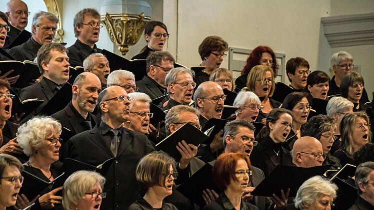 Großen Eindruck bei den zahlreichen Zuhörern in der Morizkirche hinterließ die Aufführung von Antonin Dvoráks "Stabat Mater" durch den Coburger Bachchor.Foto: Jochen Berger