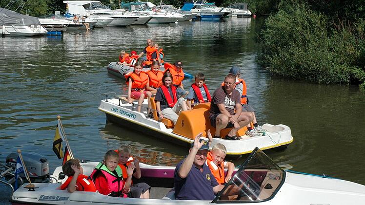 Regelmäßig beteiligt sich der 1. Motorbootclub Obertheres an der Ferienspaßaktion der Gemeinde Theres. Foto: Ulrike Langer