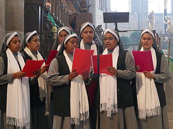 Indische Ordensschwestern, die im Erzbistum Bamberg tätig sind, sangen Lieder in ihrer Sprache Malayalam. Foto: Marion Krüger-Hundrup