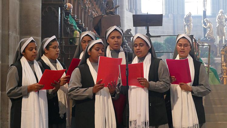 Indische Ordensschwestern, die im Erzbistum Bamberg tätig sind, sangen Lieder in ihrer Sprache Malayalam. Foto: Marion Krüger-Hundrup