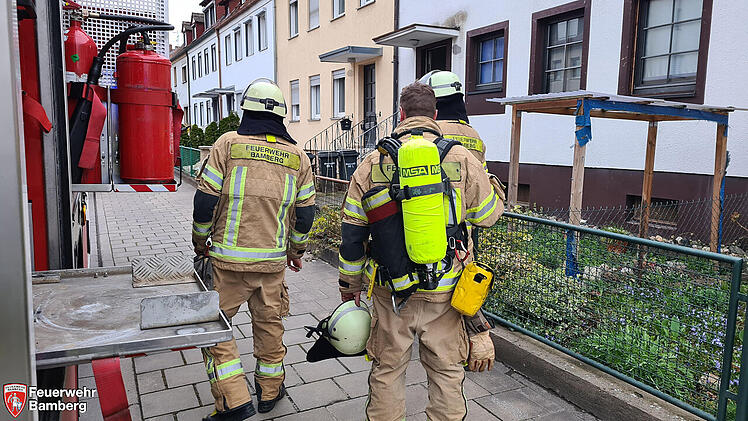 Bamberg: Rauchentwicklung in Wohnhaus in der Gartenstadt: Nachbarn alarmieren Feuerwehr Bamberg