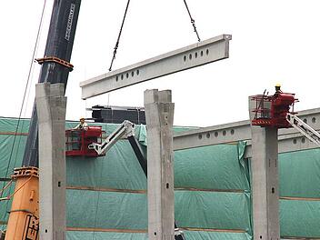 Kritik an Merz Spritbonus: &bdquo;Zahlen muss der Arbeitgeber&ldquo;