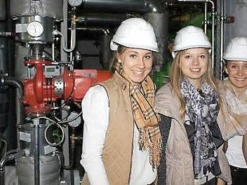 Schulhefte weg, Helme auf: Die Bamberger Wirtschaftsschüler erlebten einen spannenden Schultag in Hammelburg.  Foto: privat