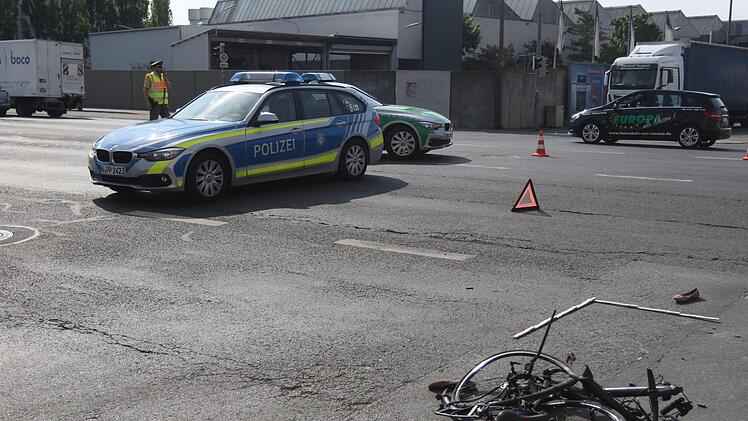Ein Betonmischer hat in N&uuml;rnberg eine Radfahrerin erfasst. Die Frau wurde bei dem Unfall schwer verletzt, kurz darauf starb sie im Krankenhaus. Foto: NEWS5 / Friedrich