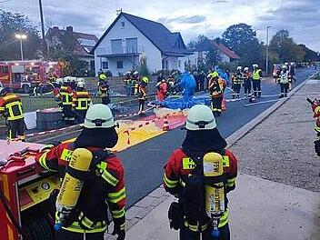 Insgesamt verfügt die Thuisbrunner Wehr über 72 Aktive, darunter 13 Frauen und 28 Atemschutzgeräteträger, die regelmäßig ihr Können in Übungen vertiefen.