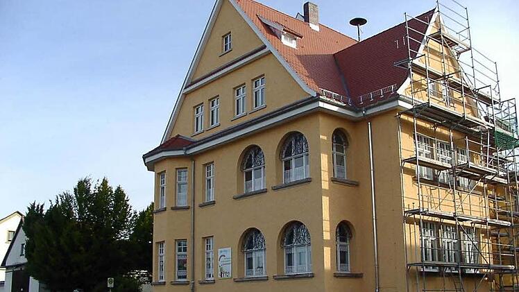 Der Gundelsdorfer Kindergarten hat sein fades, graues Gesicht abgelegt.