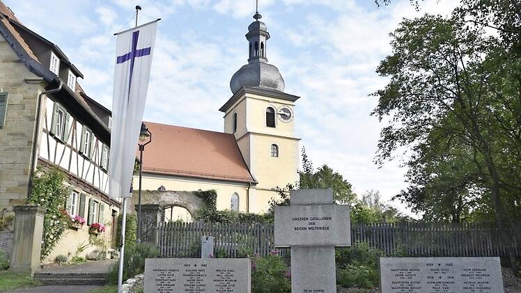 In neuem Glanz erstrahlt die Heilig-Kreuz-Kirche in Holzhausen.