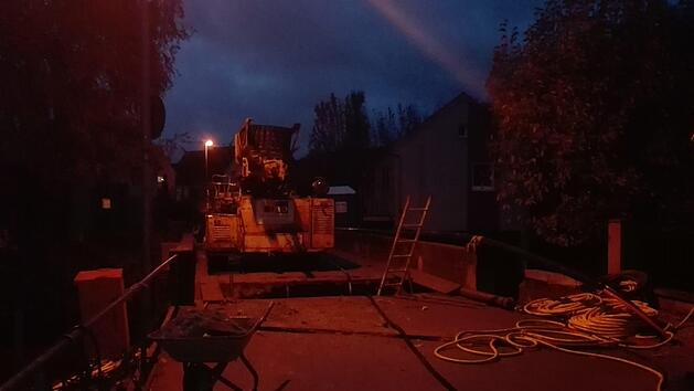 Die Bauarbeiten auf der Nepomukbr&uuml;cke in Dormitz laufen. Foto: inFranken.de