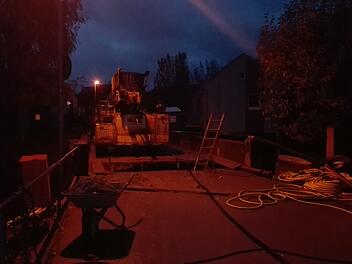 Die Bauarbeiten auf der Nepomukbr&uuml;cke in Dormitz laufen. Foto: inFranken.de